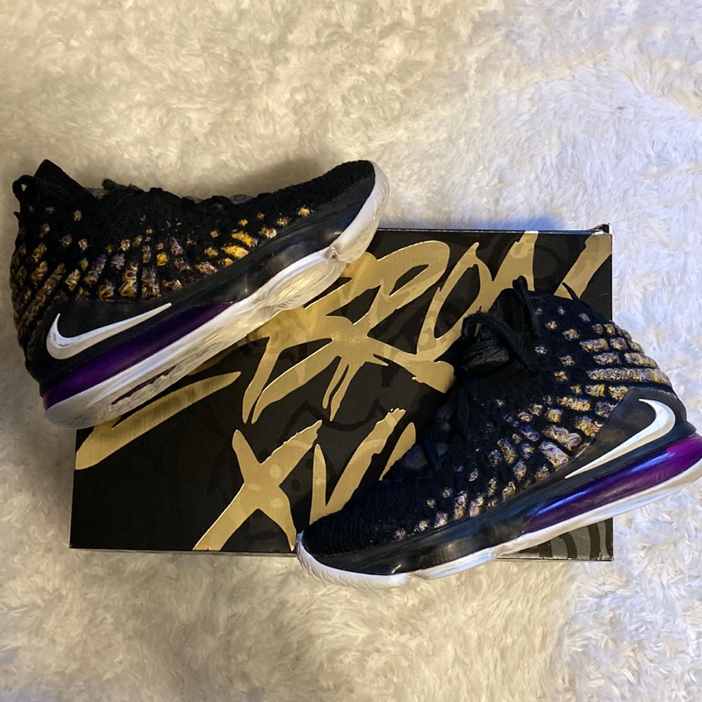 Lebron 17 Lakers, SIZE 7.5 (with box)